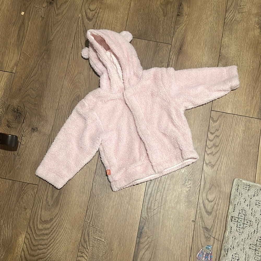 Sweetest and softest baby girls jacket. It’s magnetic closure.